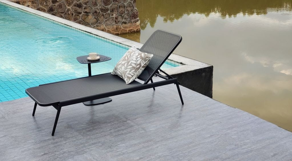 Muse Pool Lounger